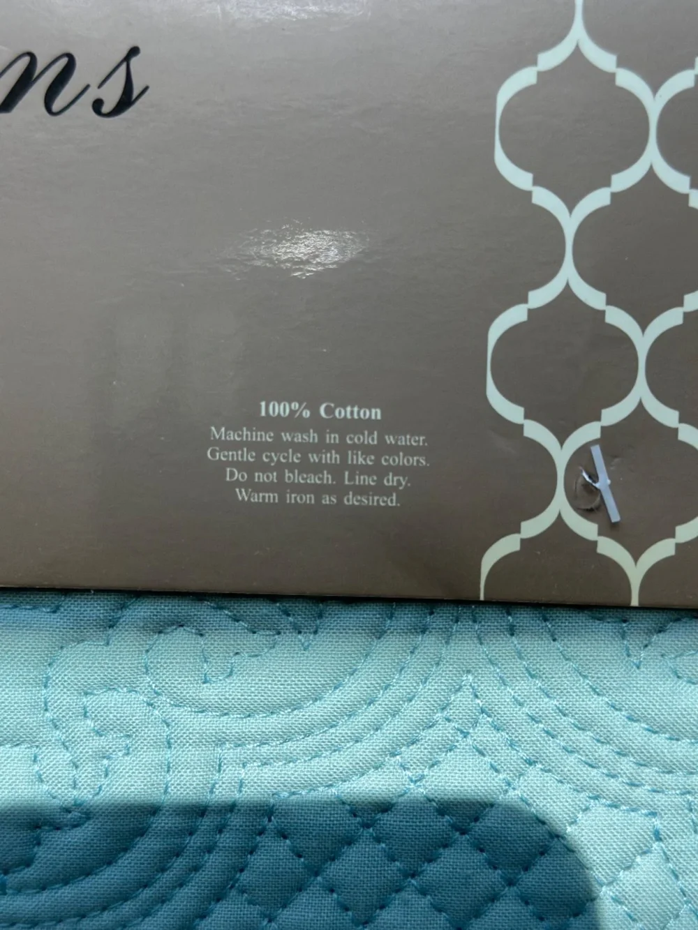 BRAND NEW DESIGNER COLLECTION PALE TURQUOISE PLACEMATS-3 SETS OF 4